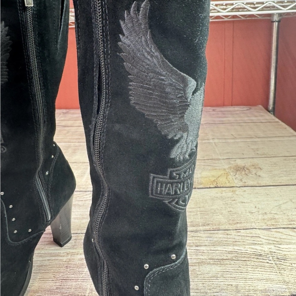 ❌Sold ❌Rare Harley Davidson Black Suede Knee High Boots Womens 7 Logo Wings - Picture 3 of 9